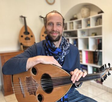 Ignacio Lusardi Monteverde with his oud.